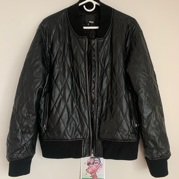 Aritzia Quilted Bomber ๐ค - Picture 2 of 5